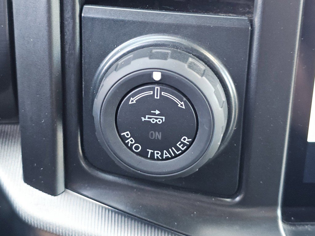 Used 2025 Oxford White Ford Lariat image 11