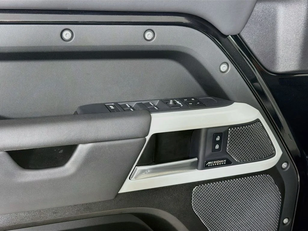 Used 2023 Black Land Rover SE image 18