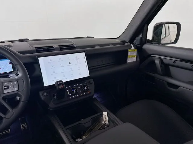 New 2026 Narvik Black Land Rover OCTA Black image 26