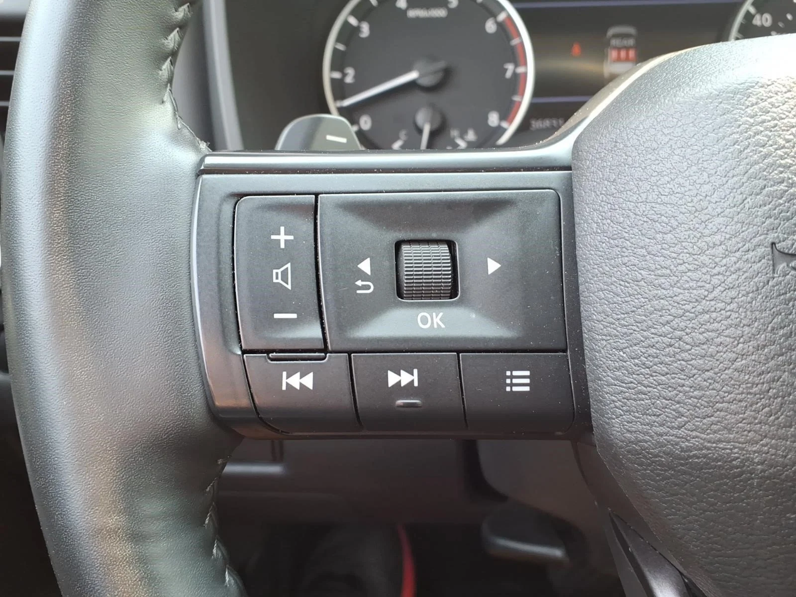 Used 2025 Gun Metallic Kad Nissan SV image 25