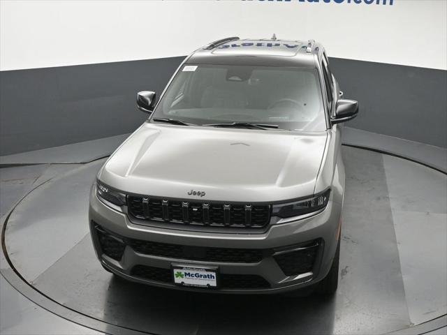 New 2027 Sting-Gray Clear-Coat Paint Jeep Summit image 27