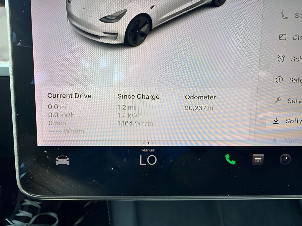 Used 2021  Tesla Standard Range Plus image 17