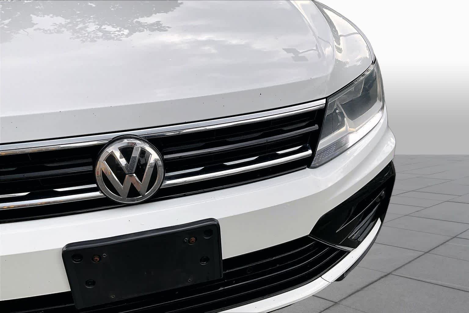 Used 2019 Pure White Volkswagen SEL R-Line Black image 30