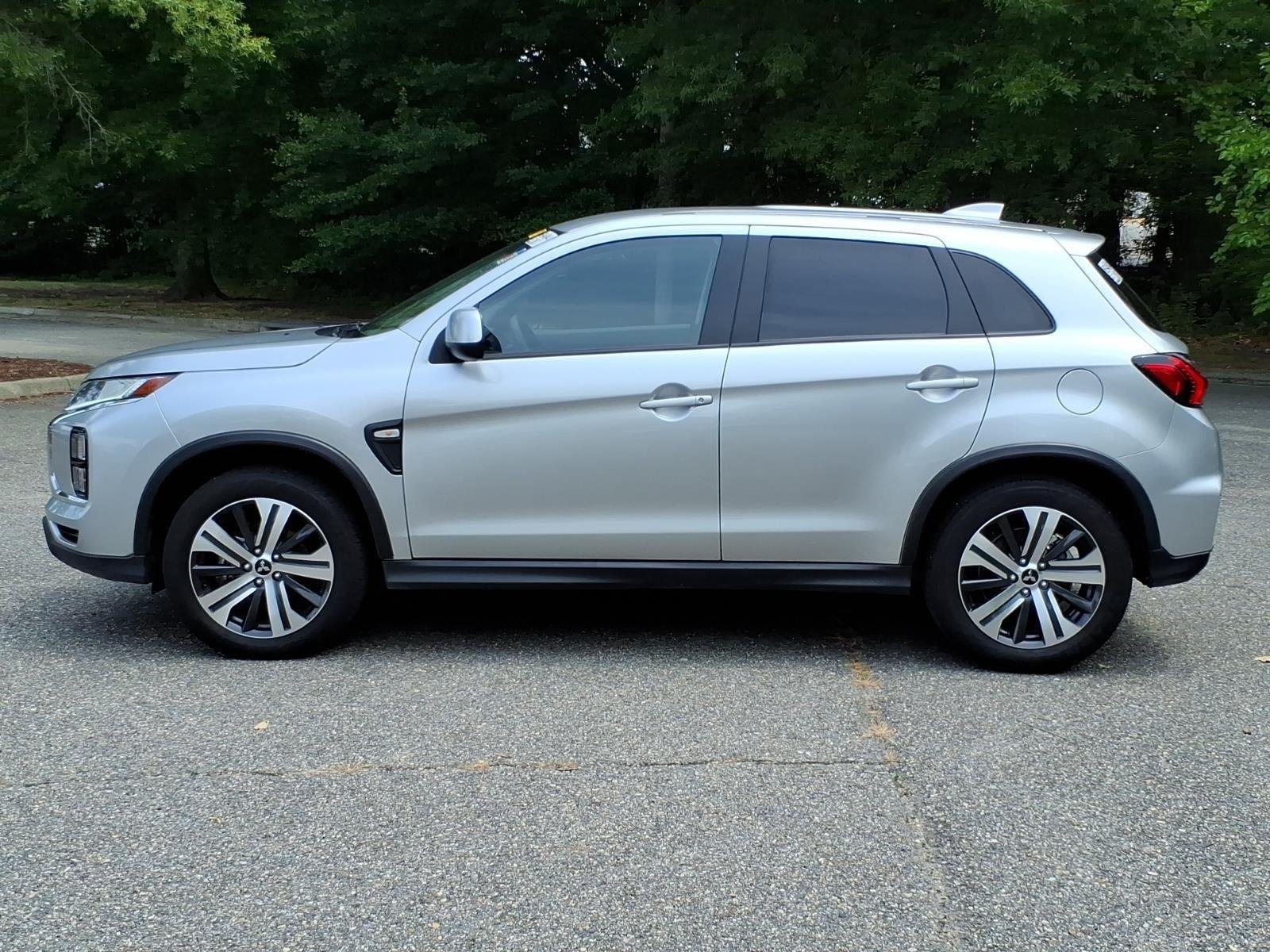 Used 2025  MITSUBISHI  image 3