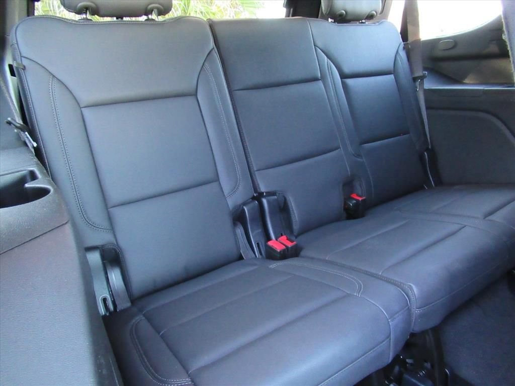 Used 2025 Gray Chevrolet Z71 image 33