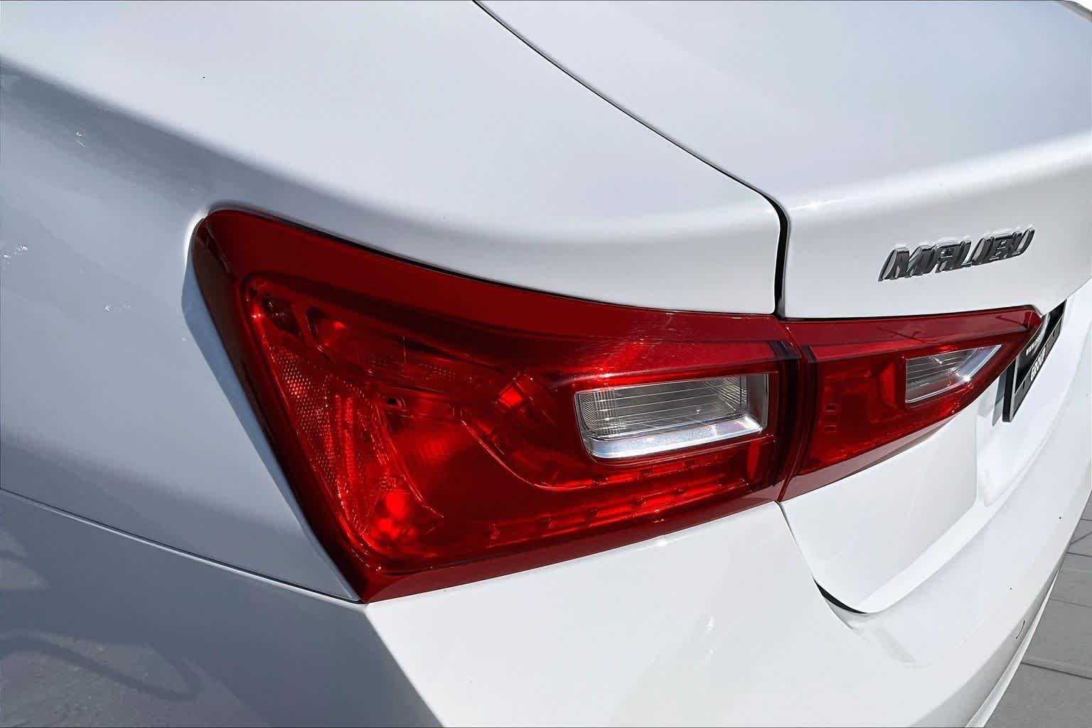 Used 2025 White Chevrolet LT image 27