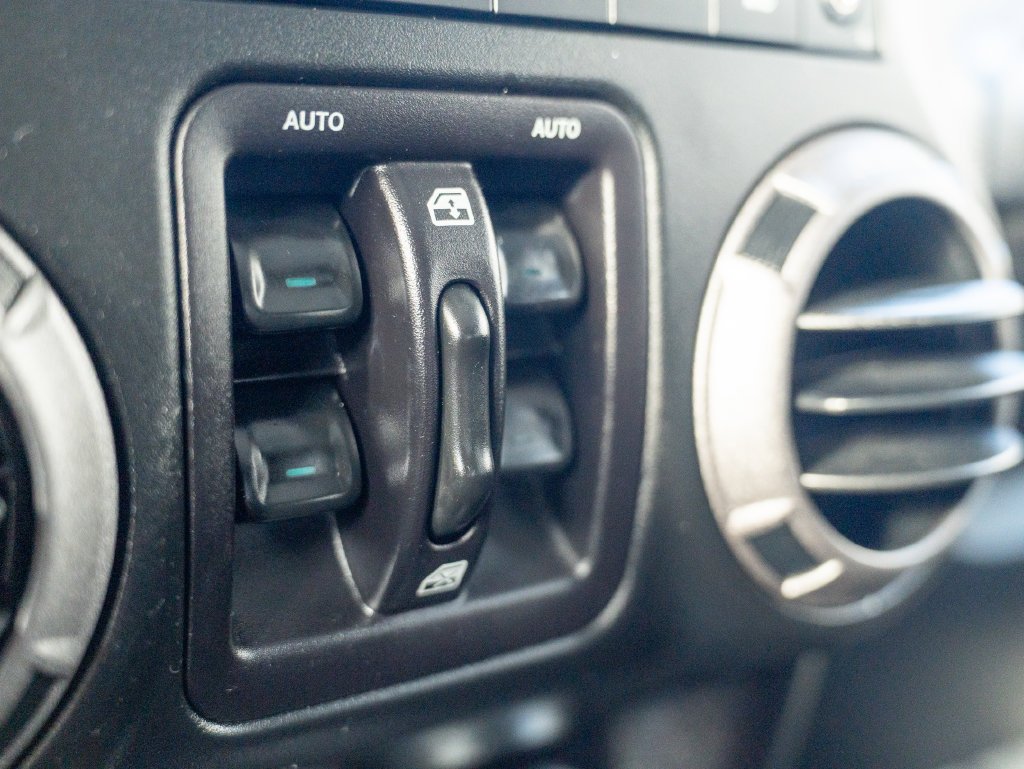 Used 2017 White Jeep Unlimited Sport image 25