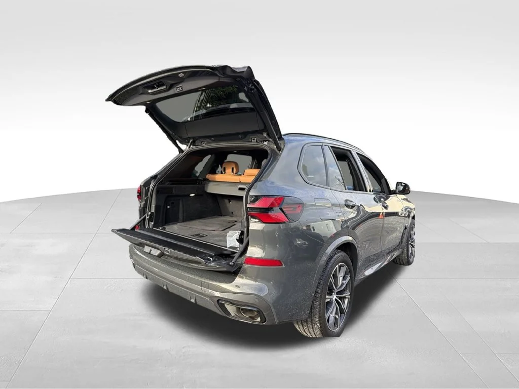 Used 2025 Gray BMW xDrive40i image 14