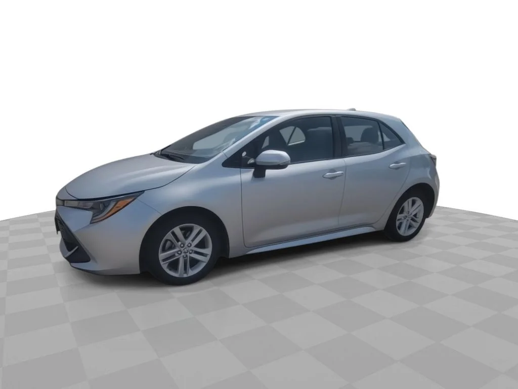 Used 2019 Silver Toyota SE image 4