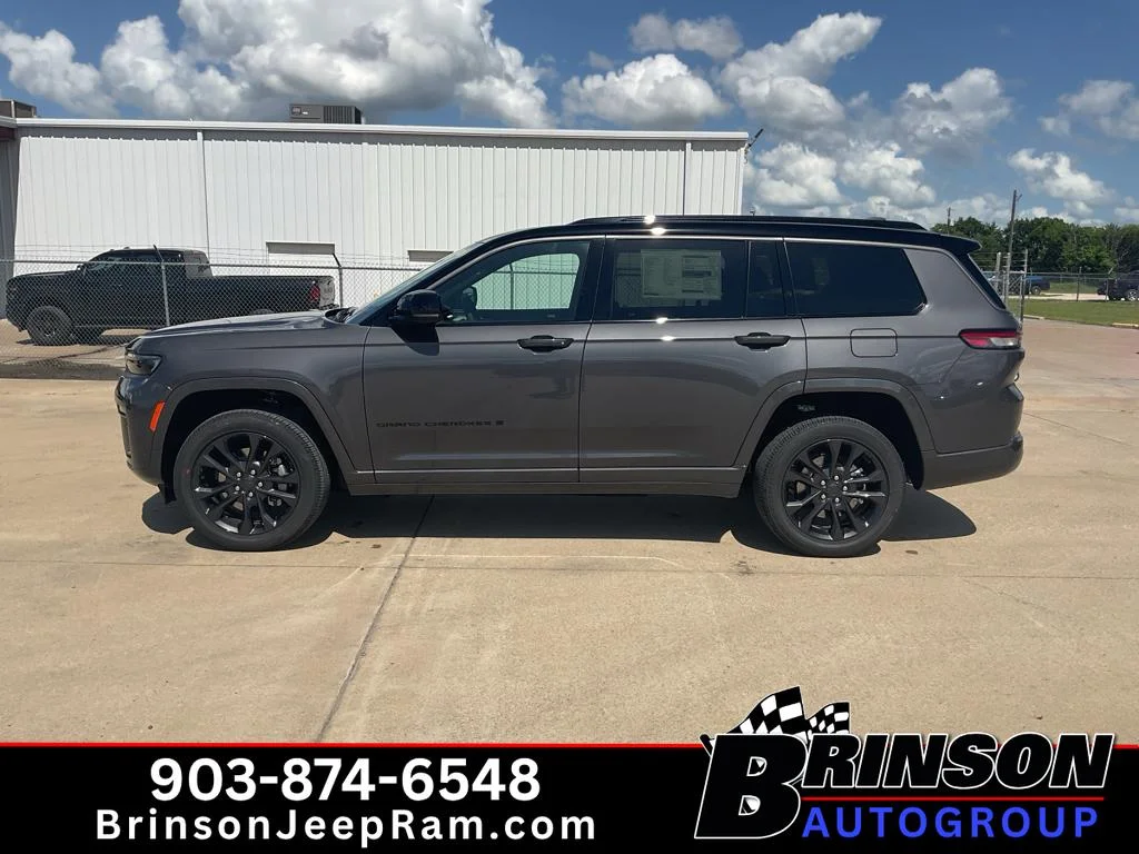 New 2026 Baltic Gray Metallic Clear-Coat Exterior Paint Jeep Limited Reserve image 3