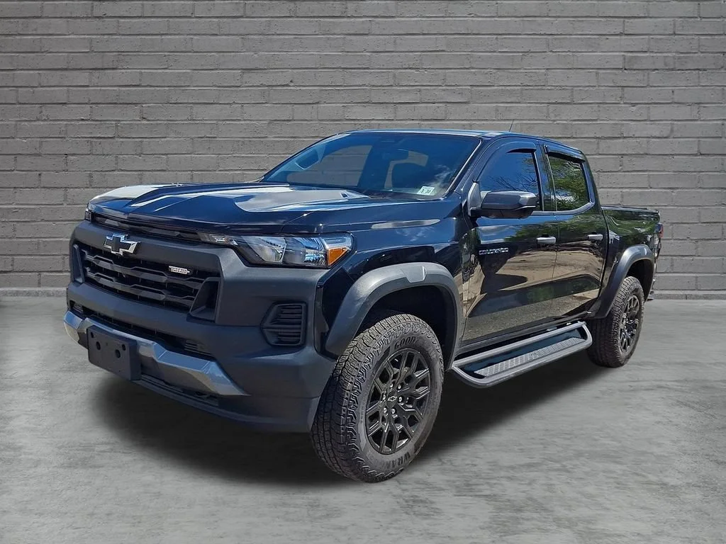 Used 2025 Black Chevrolet Trail Boss image 4