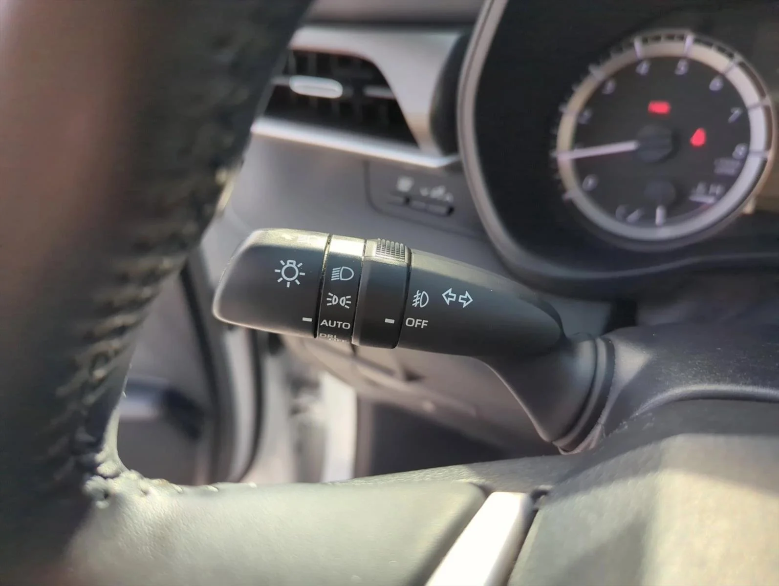 Used 2024 Wind Chill Pearl Toyota LE image 20