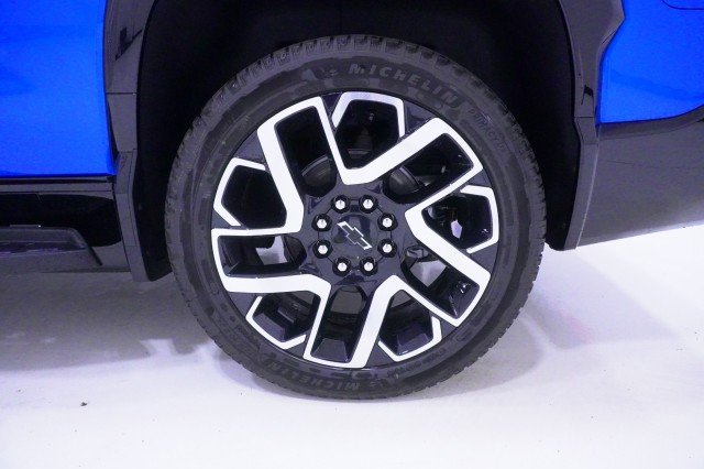 2025 Chevrolet Silverado EV RST - Photo 12