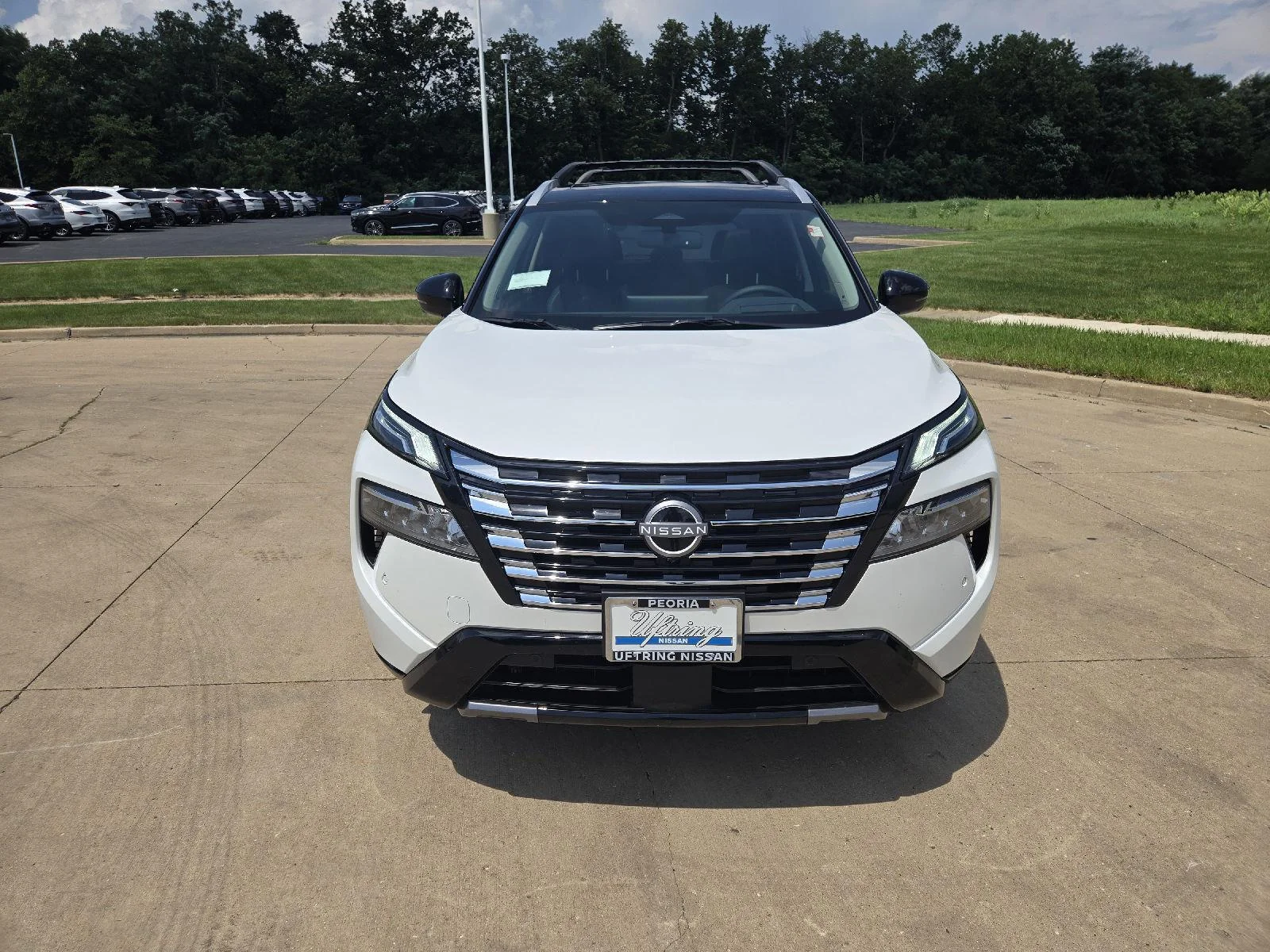New 2026 Everest White Pearl/Super Black Nissan Platinum image 7