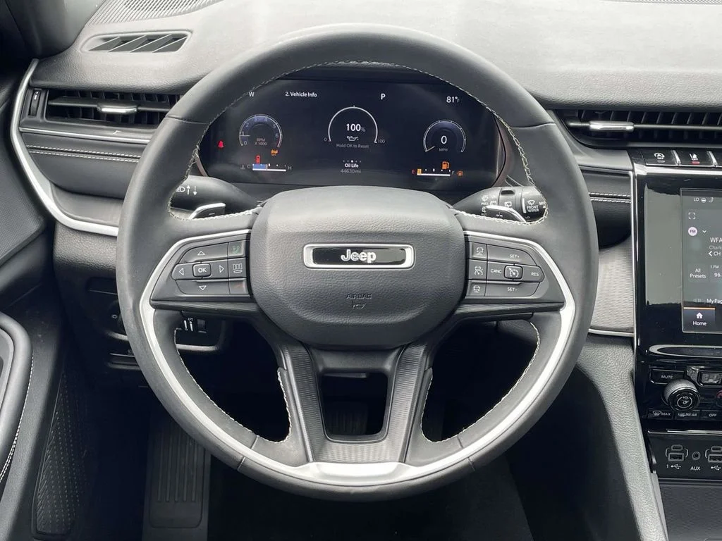 Used 2023 White Jeep Altitude image 23