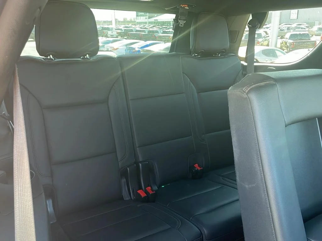 Used 2021 Iridescent Pearl Tricoat Chevrolet High Country image 25