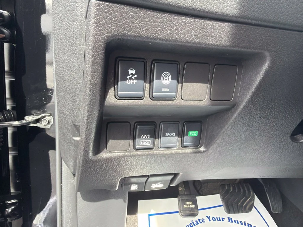Used 2021 Black Nissan S image 17