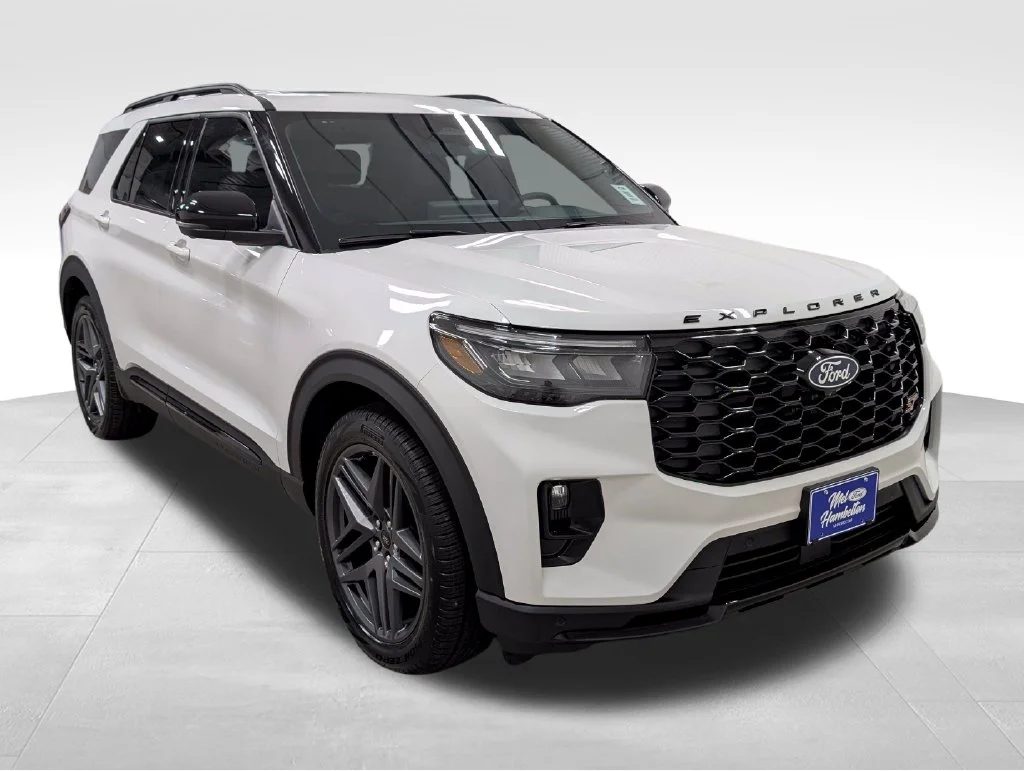 New 2027 Star White Metallic Tri-Coat Ford ST image 19