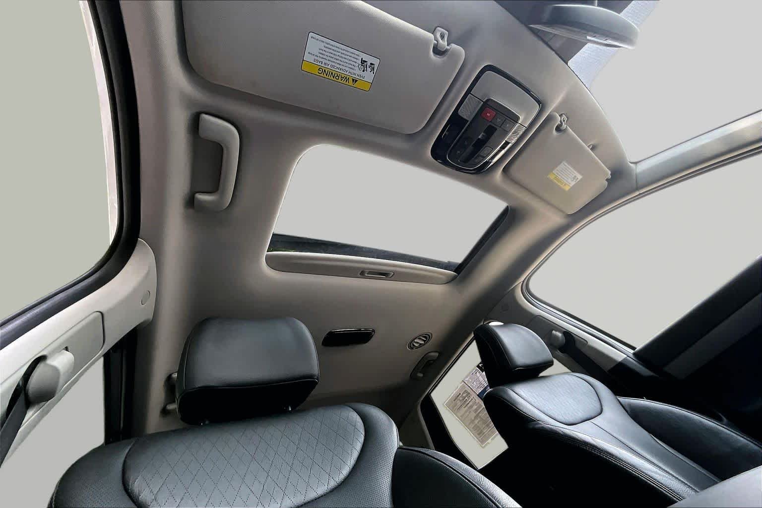 Used 2022 Hyper White Hyundai SEL image 14