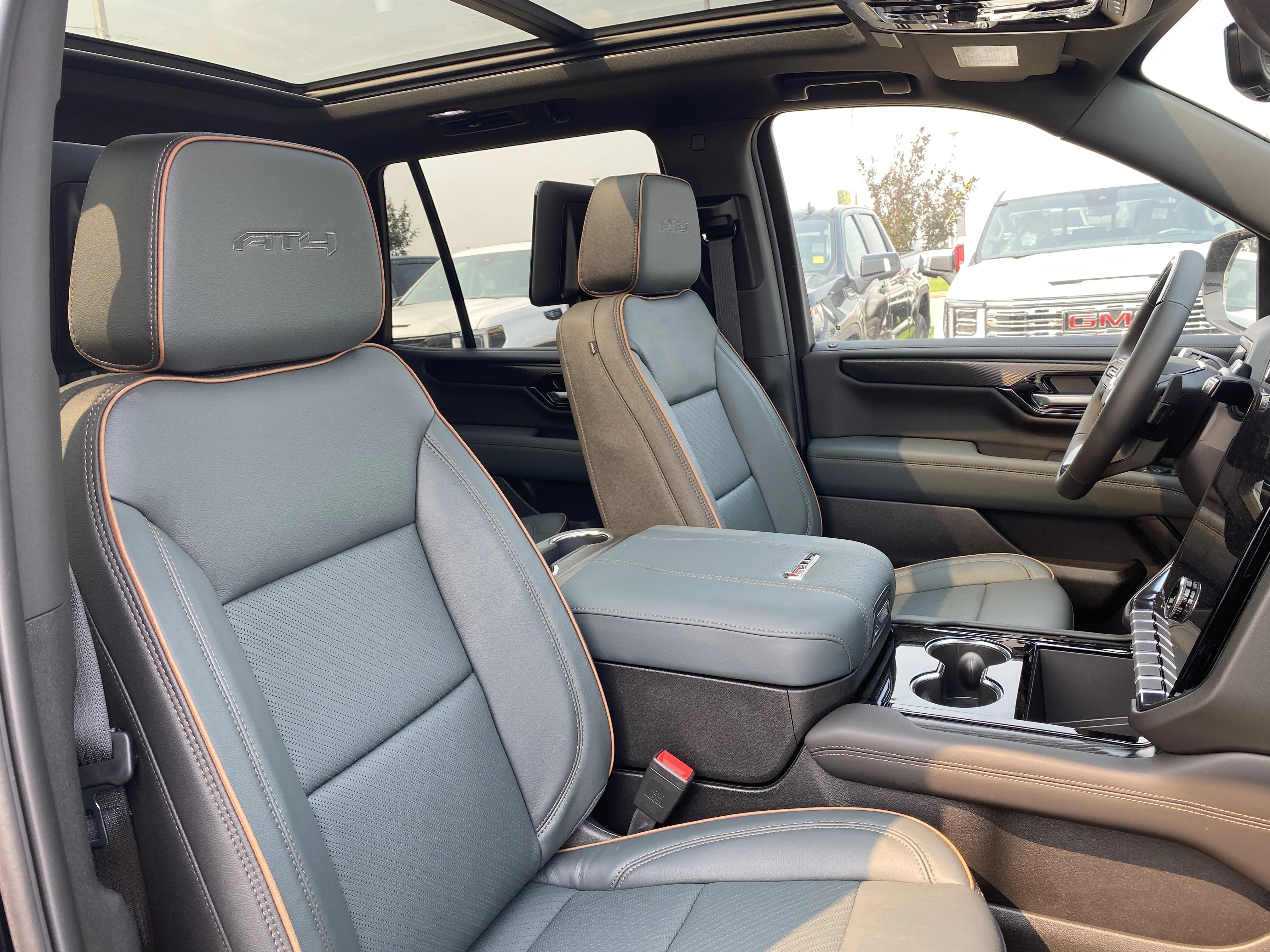 New 2026 ONYX BLACK GMC AT4 image 32