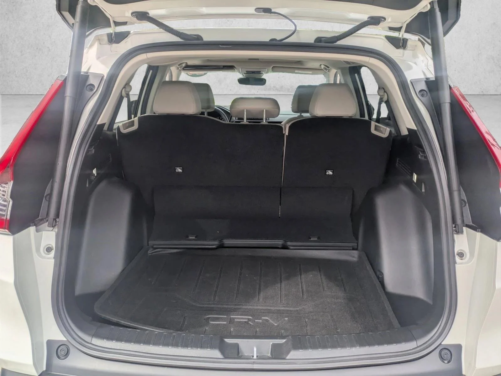 Used 2024 White Honda EX-L image 17