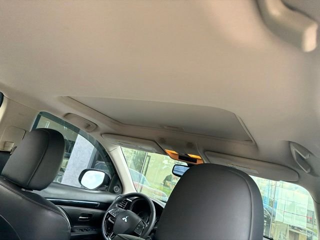 Used 2020 Red Diamond Mitsubishi SE image 31