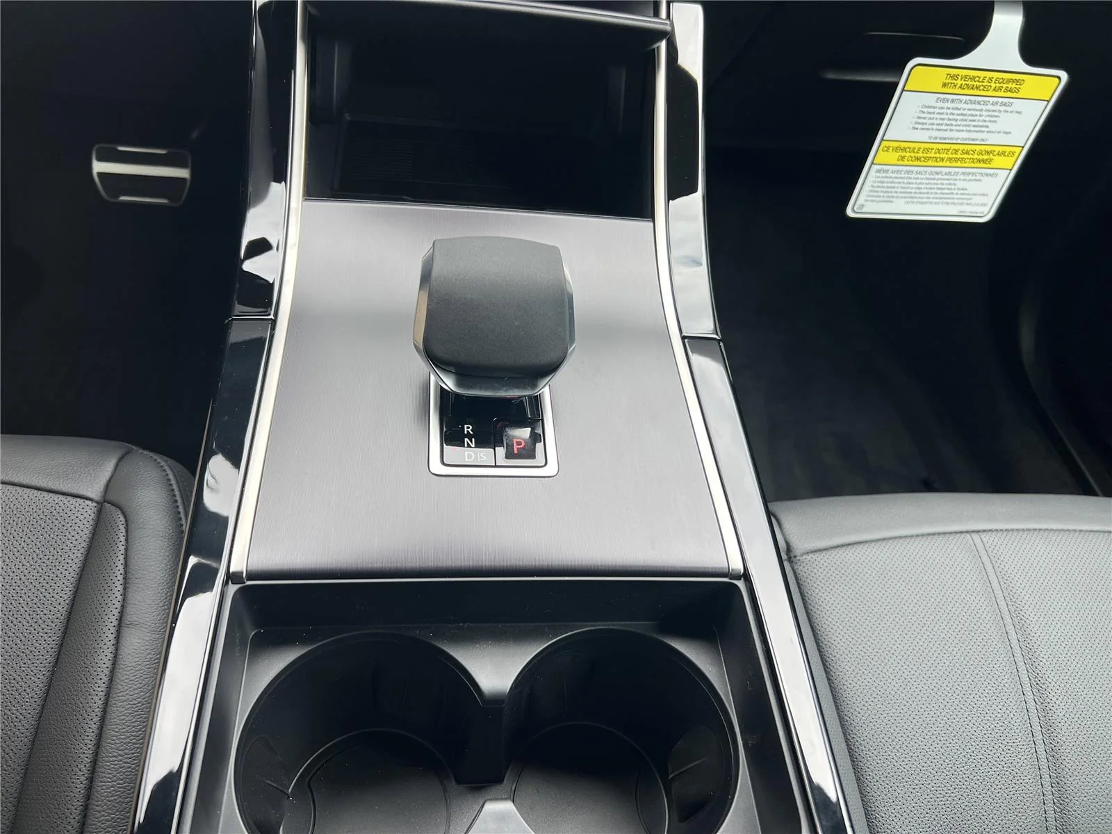 New 2026 Eiger Grey Land Rover Dynamic SE image 15
