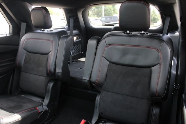 Used 2023 Gray Ford ST-Line image 23