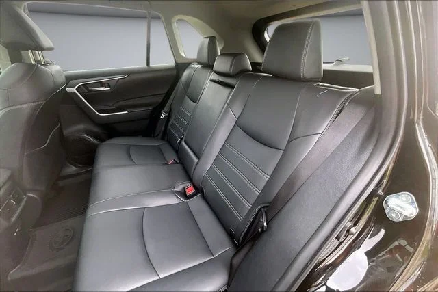 Used 2025 Midnight Black Metallic Toyota XLE Premium image 21