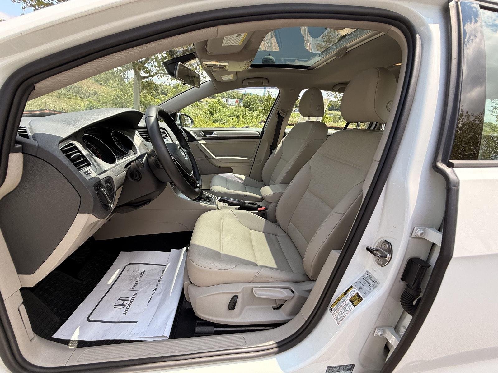 Used 2017 Pure White Volkswagen SE image 14
