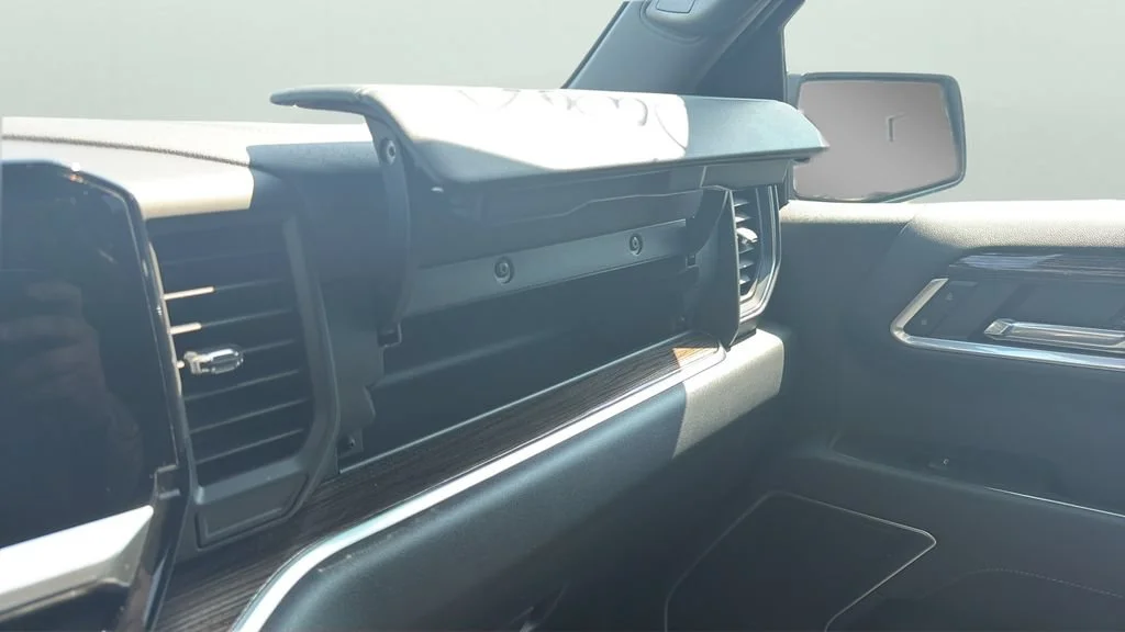 New 2026 Sterling Metallic GMC Elevation image 27