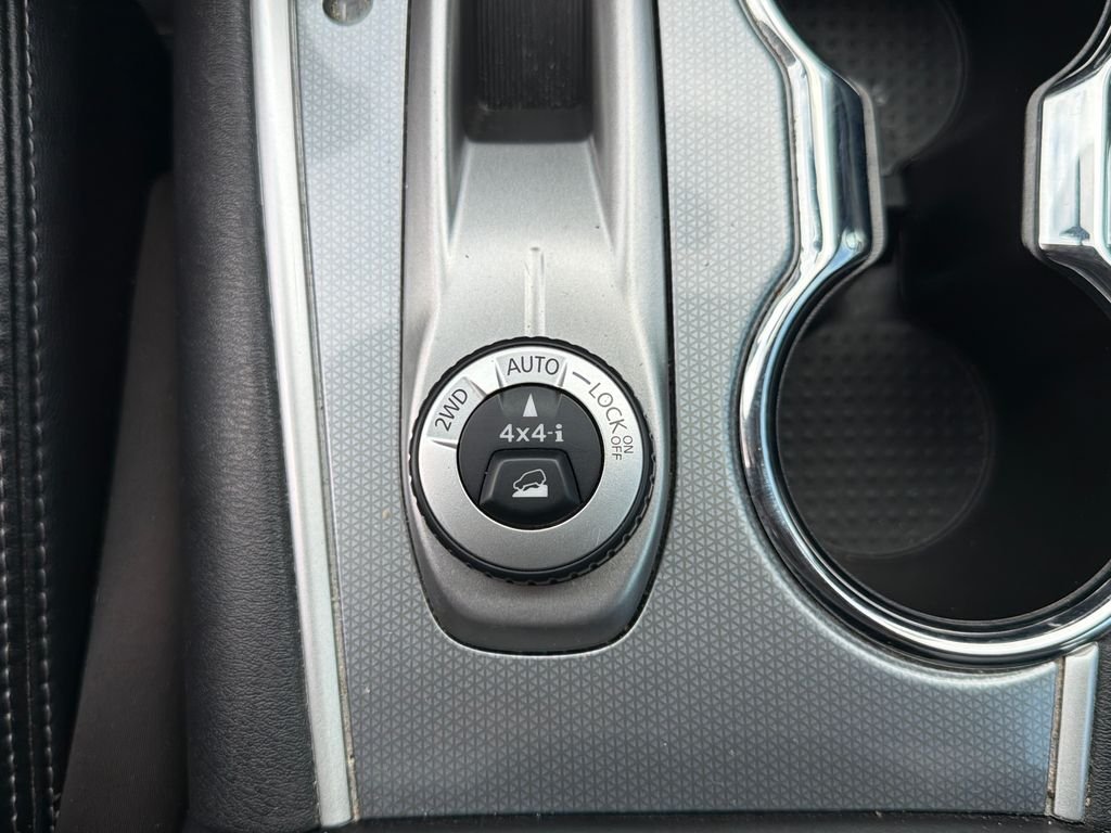 Used 2020 Silver Nissan SL image 48