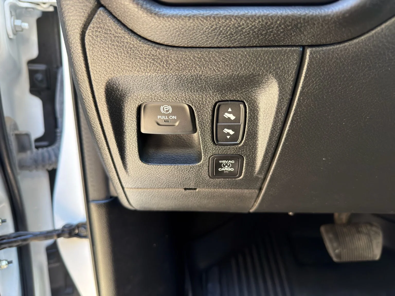 Used 2023 White Ram Laramie image 17