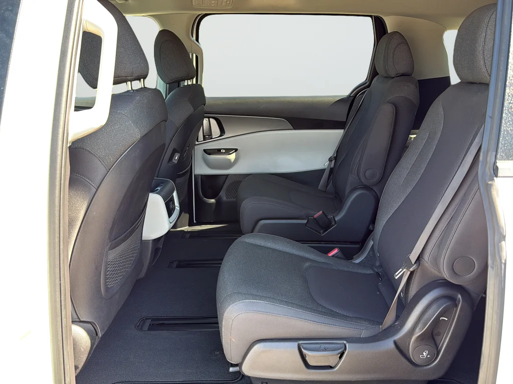 Used 2024 White Kia LX image 21