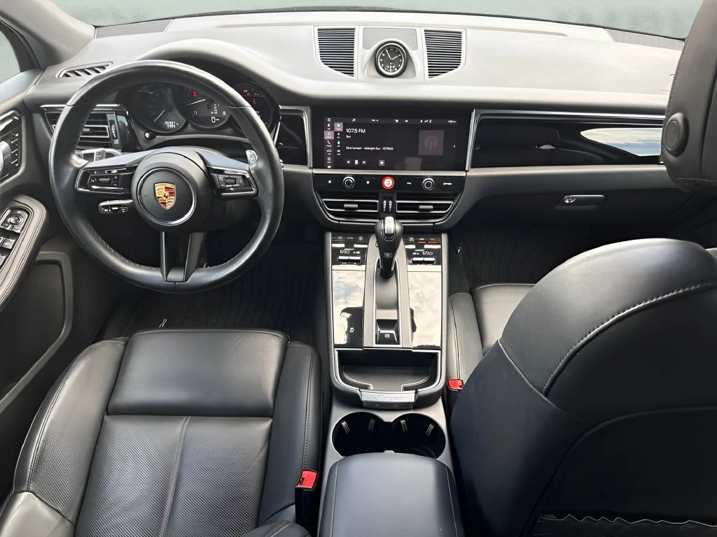 Used 2023  Porsche  image 45