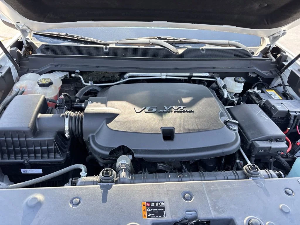 Used 2022 Summit White GMC Elevation image 33
