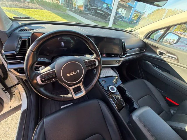 Used 2023 White Kia EX image 4