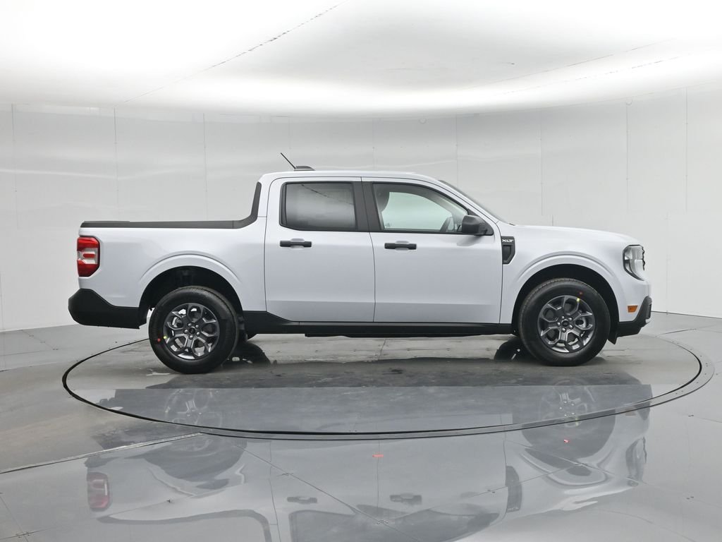 New 2026 Space White Metallic Ford XLT image 24