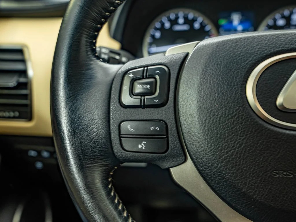 Used 2015 White Pearl Lexus 200t image 21