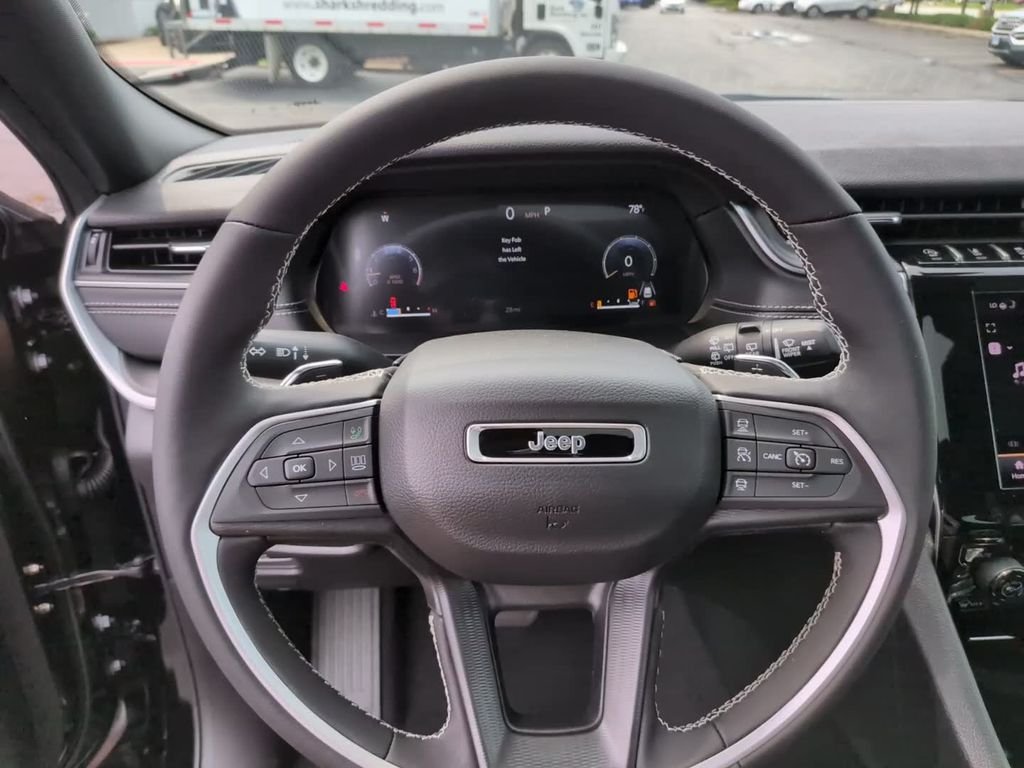 New 2026 Diamond Black Crystal Pearlcoat Jeep Laredo X image 19