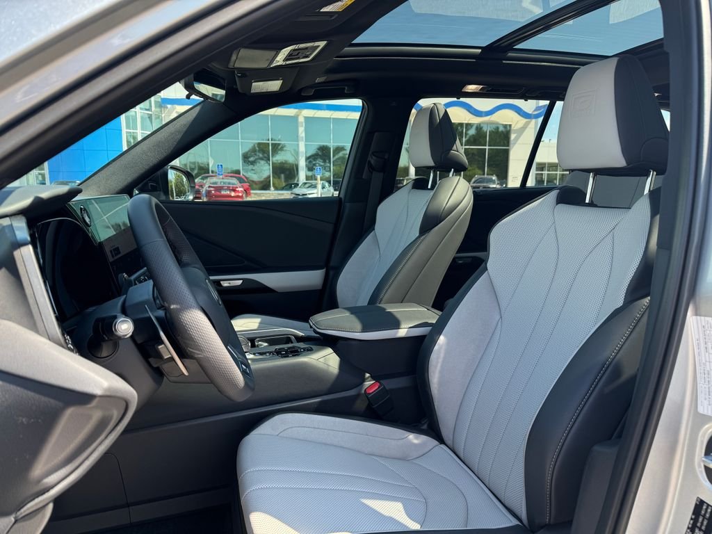 Used 2025 Celestial Silver Metallic Lexus 500h F SPORT Luxury image 11