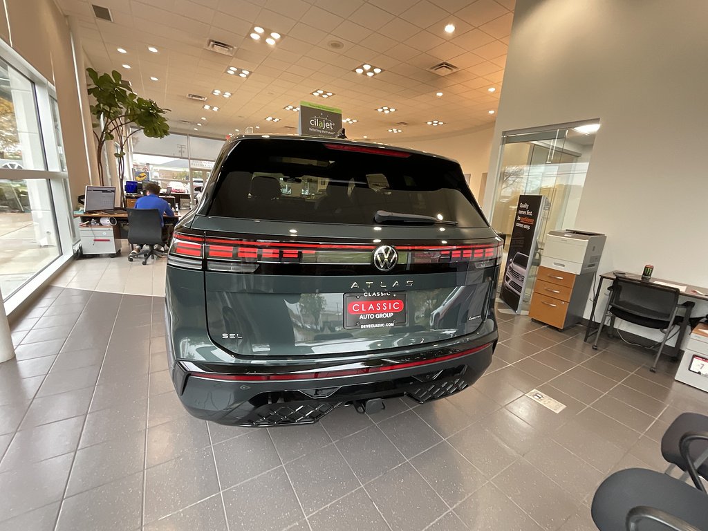 New 2027  Volkswagen SEL Premium R-Line 4Motion image 3