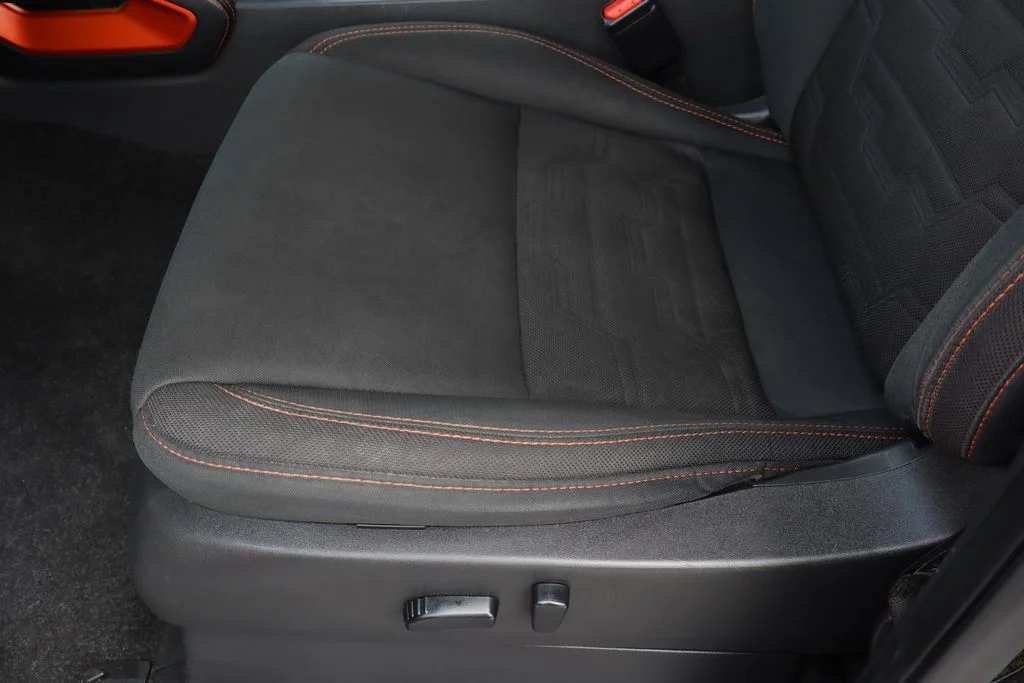 Used 2022 Black Nissan PRO-X image 22