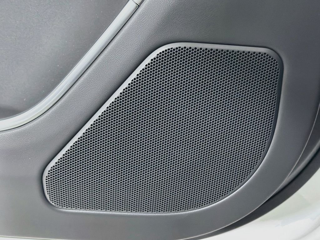 New 2027 Fuji White Land Rover SE image 19