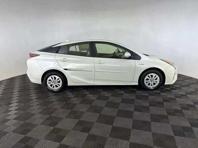 Used 2016  Toyota Two image 5