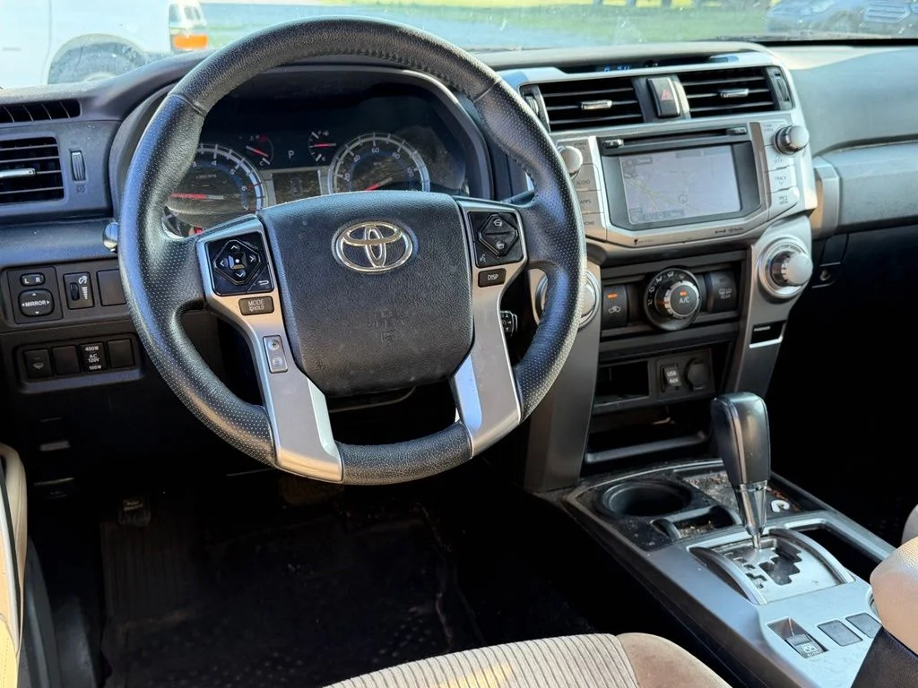 Used 2019 White Toyota SR5 image 16