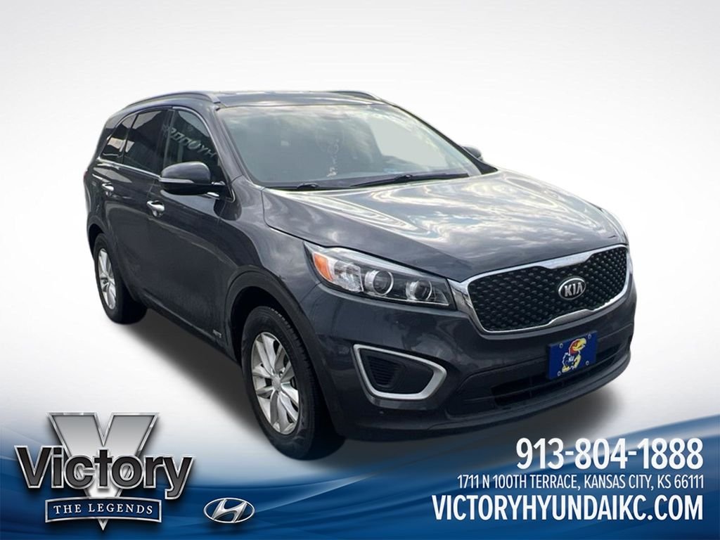 Used 2018 Gray Kia LX image 3