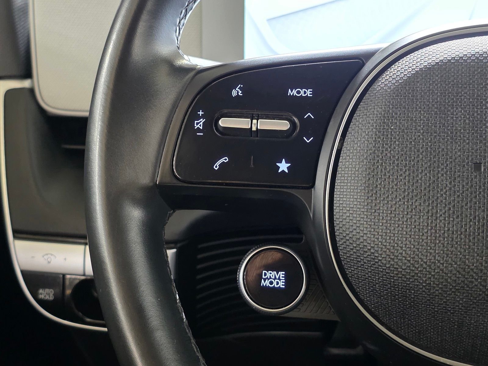 Used 2022 Atlas White Hyundai SE image 32