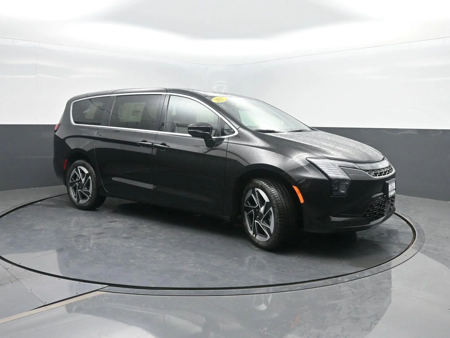 New 2027 Diamond Black Crystal Pearl-Coat Exterior Paint Chrysler Limited image 4