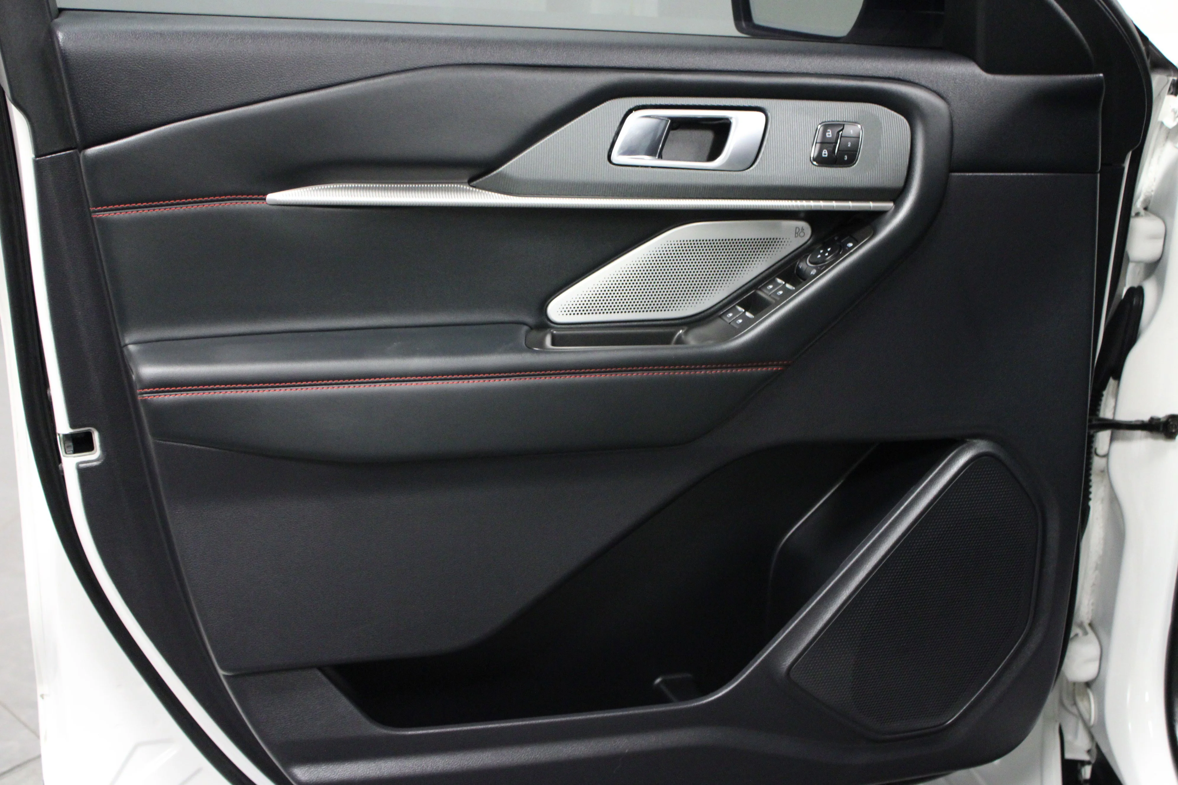 Used 2025 White Metallic Ford ST image 11